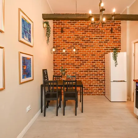 Gingerbread. Central Studio Near Sanador Hospital Daire