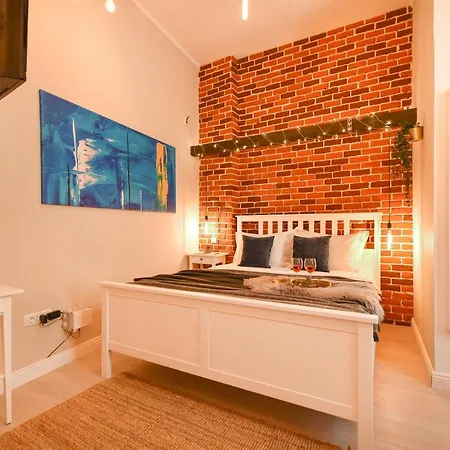 Gingerbread. Central Studio Near Sanador Hospital Daire Bükreş