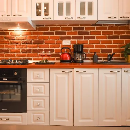 Gingerbread. Central Studio Near Sanador Hospital * Βουκουρέστι